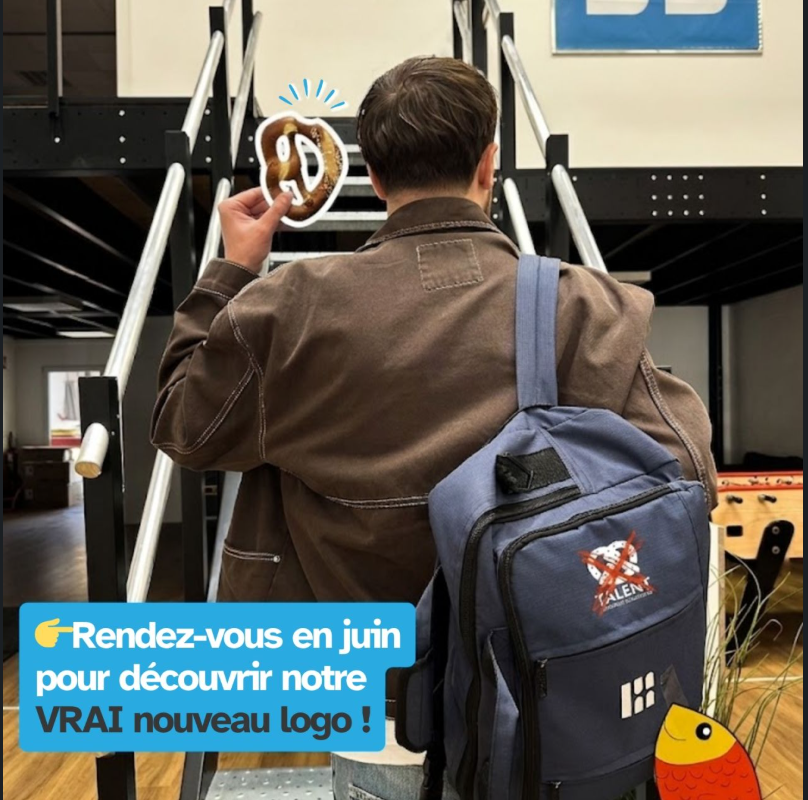 Collaborateur de Talent Business Solutions tenant un bretzel, clin d’œil au poisson d’avril annonçant un futur changement de logo